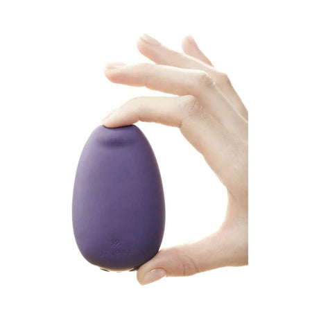 JeJoue Mimi Soft Stimulator in hand