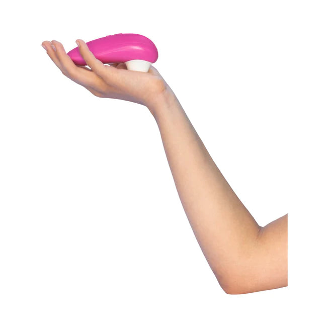 Womanizer Starlet 3 Air Pulse Size in Hand